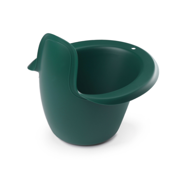 Das Easypisi - Das Windelfreitöpfchen von Easy Pisi ist eine dunkelgrüne Plastikschüssel mit Henkel und Ausgießer zum einfachen Ausgießen - ideal zum Abhalten mit Babys - auf weißem Hintergrund.