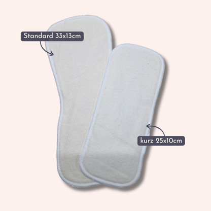 Zwei weiße Lumina Saugeinlagen Hanf/Baumwolle sind auf hellem Hintergrund abgebildet: eine Standard (33x13cm), eine Kurz (25x10cm). Beide bieten hohe Saugkraft, abgerundete Kanten und saubere weiße Randabsteppungen.
